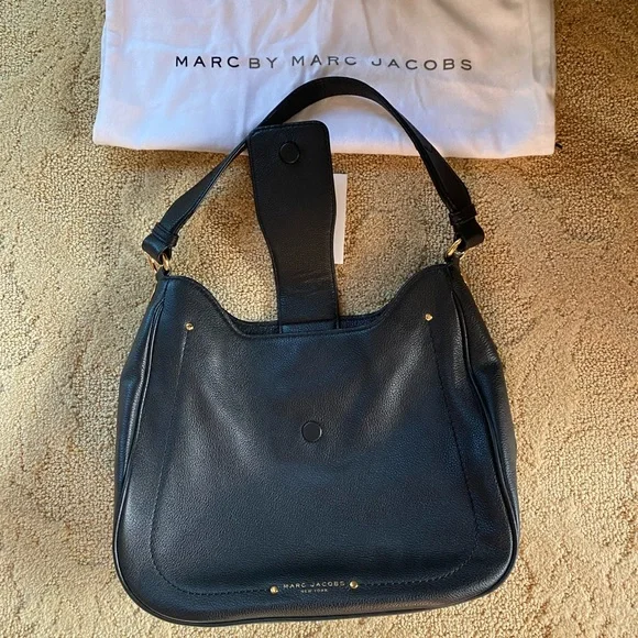 Marc jacob black color leather shoulder bag